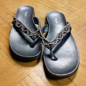🌝Mossimo Silver Flip Flop Sandals🌝